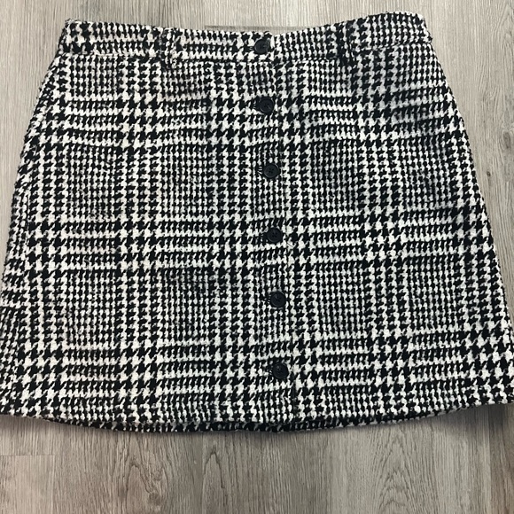 tribal Jeans Dresses & Skirts - 🔥206–Chic Black and White Plaid Mini Skirt